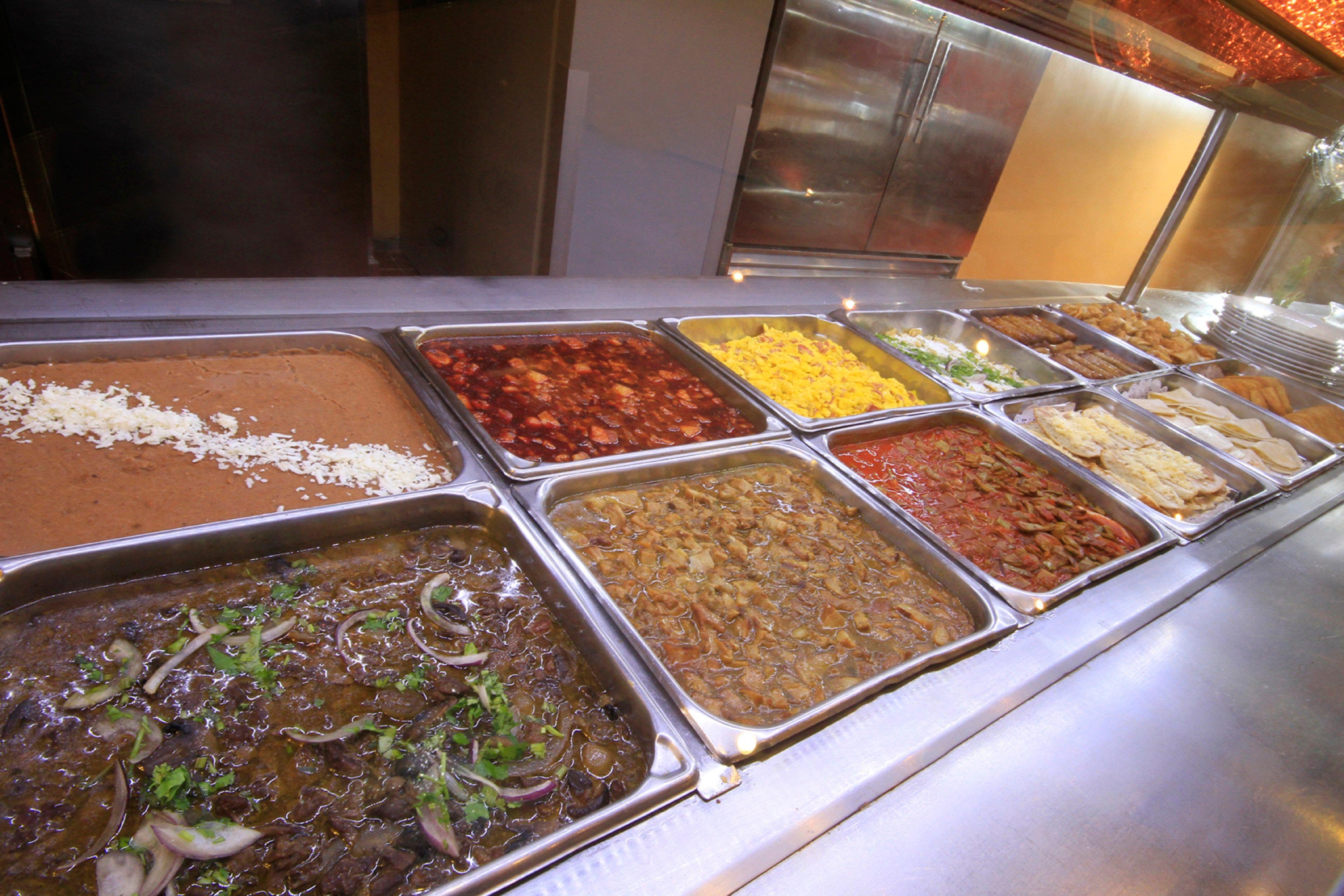 Holiday Inn Monterrey-Parque Fundidora By Ihg Экстерьер фото A selection of Mexican food at a buffet