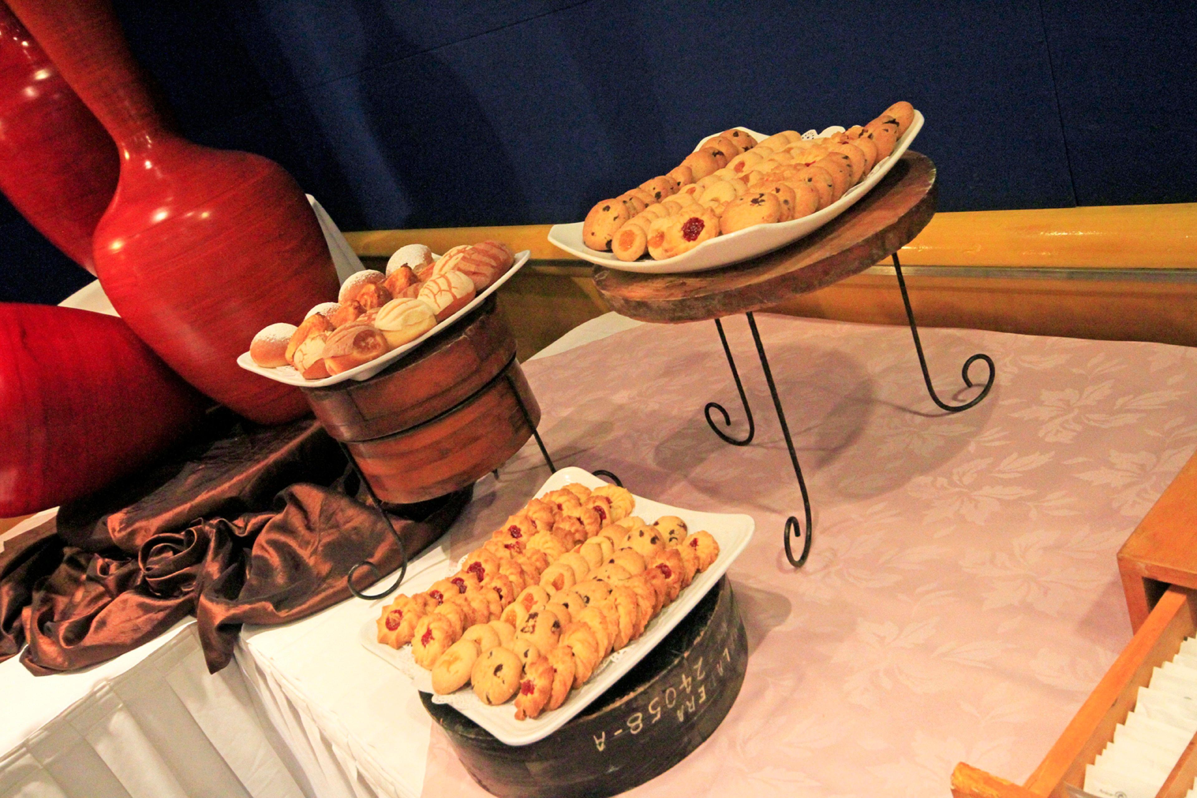 Holiday Inn Monterrey-Parque Fundidora By Ihg Экстерьер фото A selection of canapés