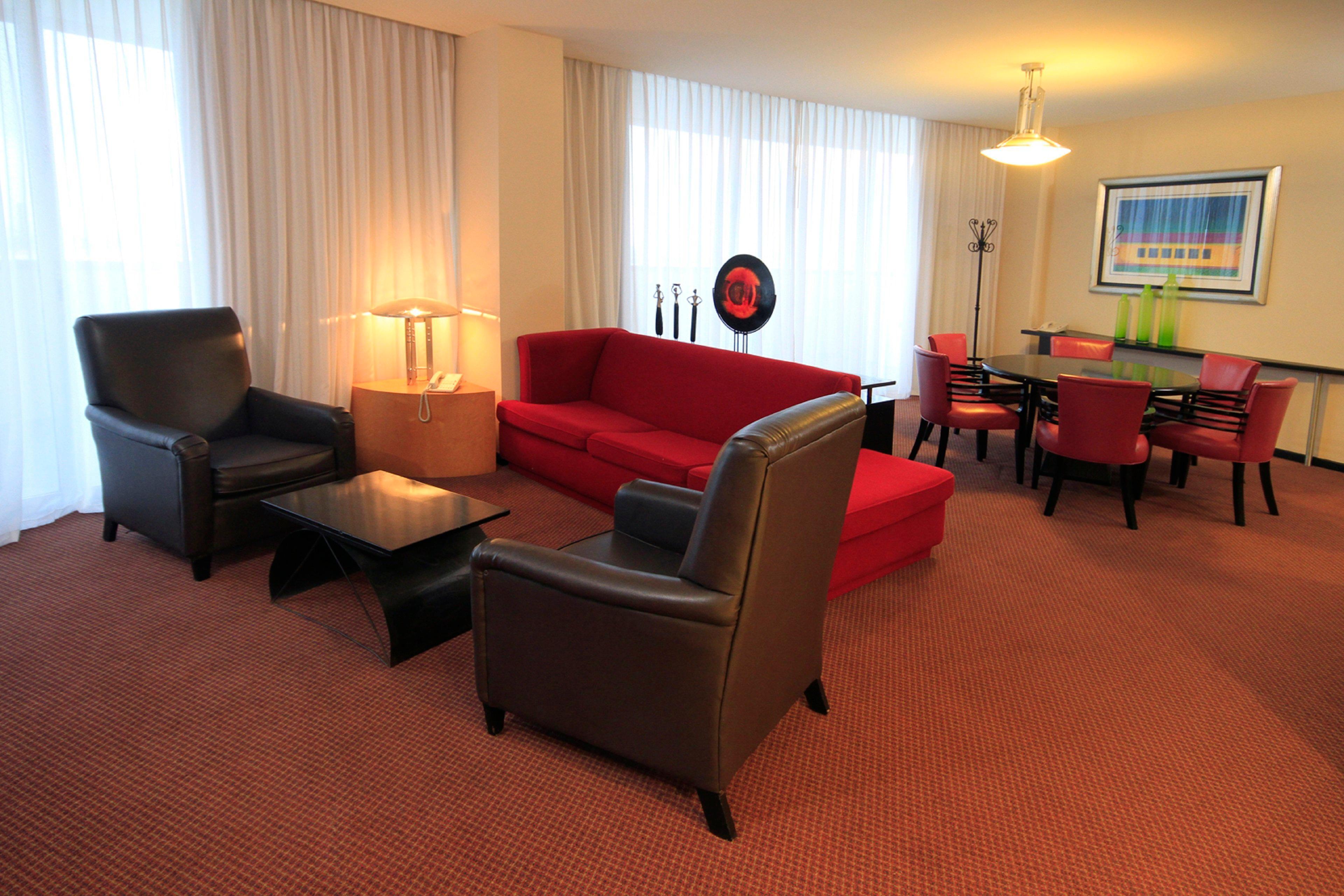 Holiday Inn Monterrey-Parque Fundidora By Ihg Экстерьер фото A living room in a typical apartment
