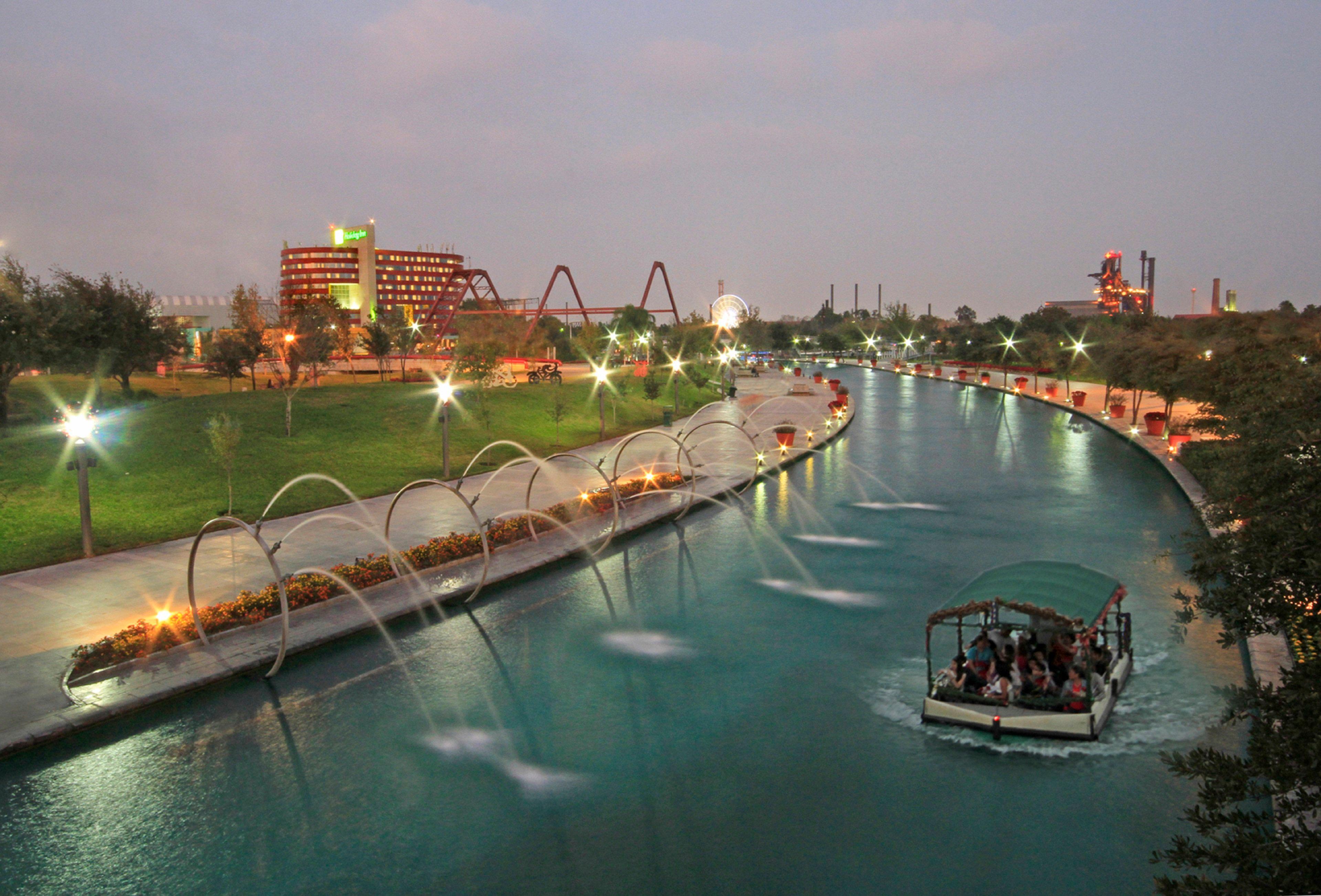 Holiday Inn Monterrey-Parque Fundidora By Ihg Экстерьер фото The San Antonio River Walk