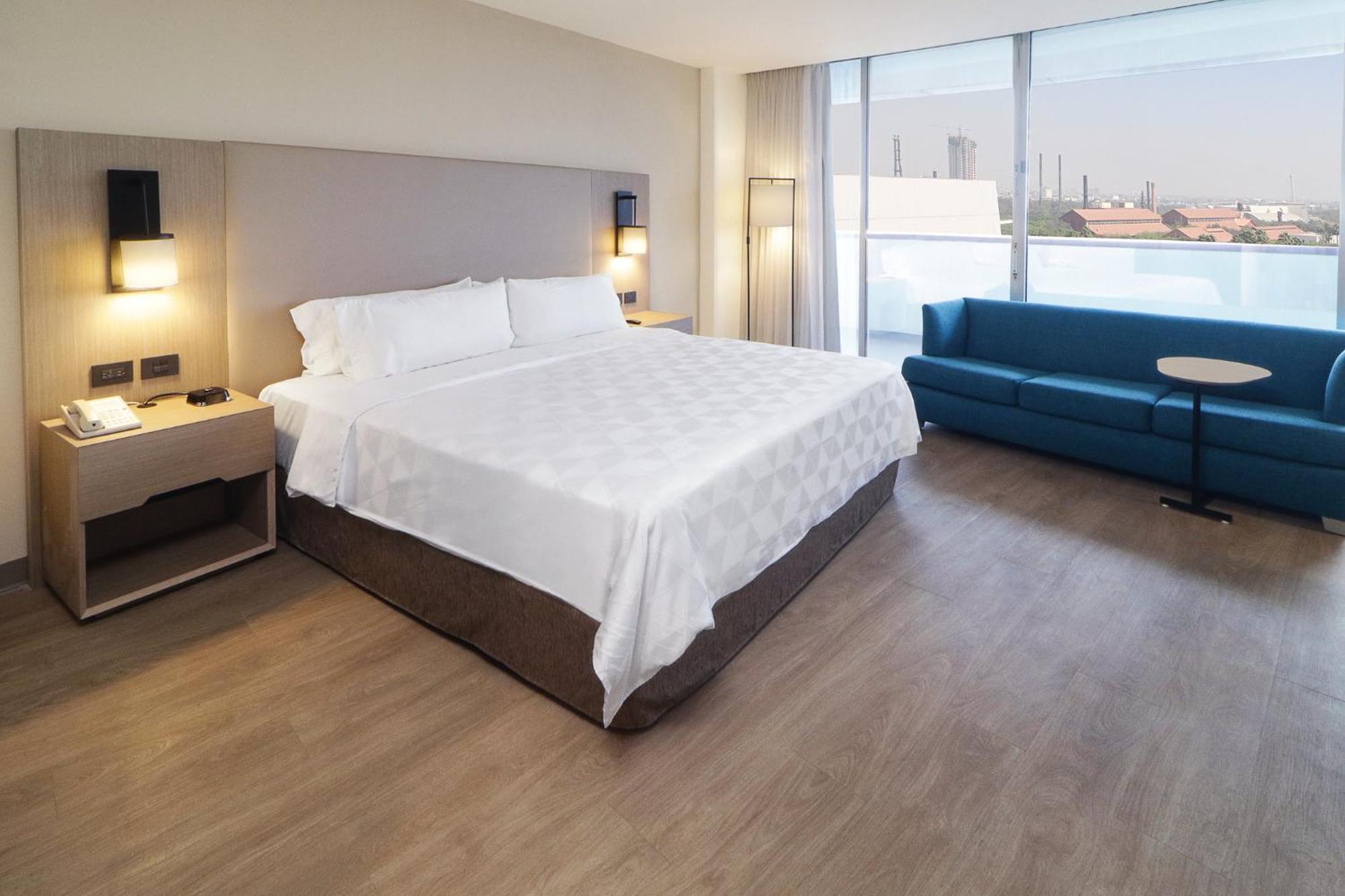 Holiday Inn Monterrey-Parque Fundidora By Ihg Экстерьер фото A room at the Hilton London Heathrow